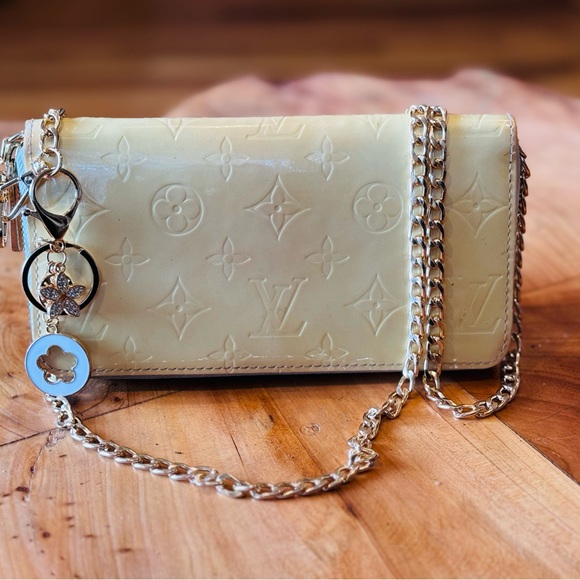 Louis Vuitton
2008 LV Monogram Zippy Wallet vintage yellow - Picture 3 of 17